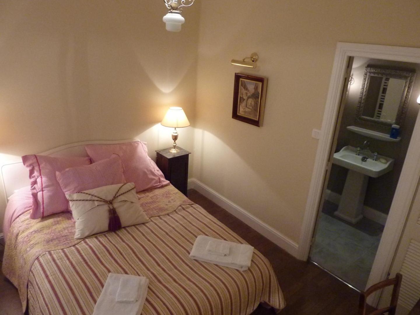 Le Logis B&B  La Trimouille Chambre photo