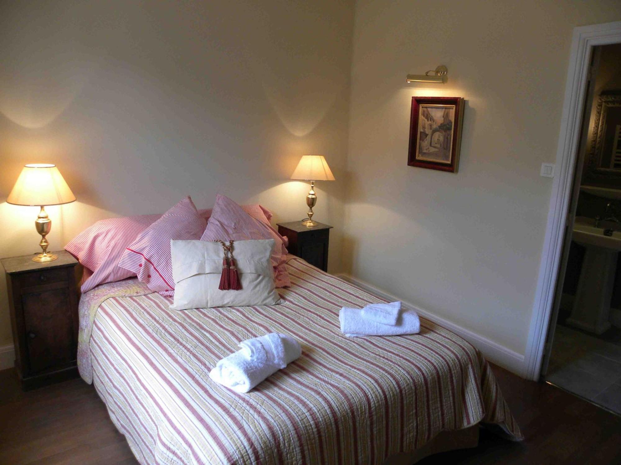 Le Logis B&B  La Trimouille Extérieur photo