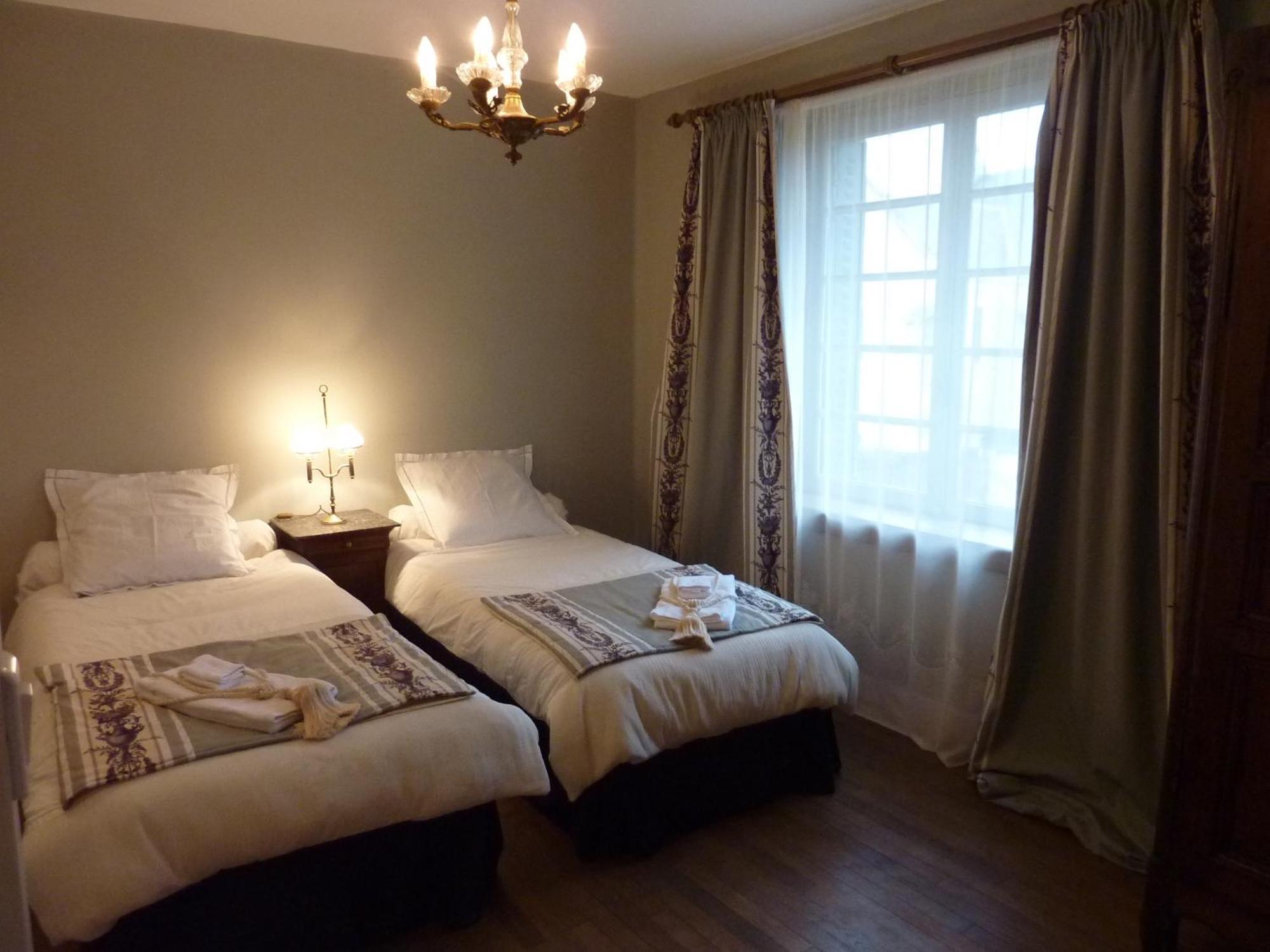 Le Logis B&B  La Trimouille Extérieur photo