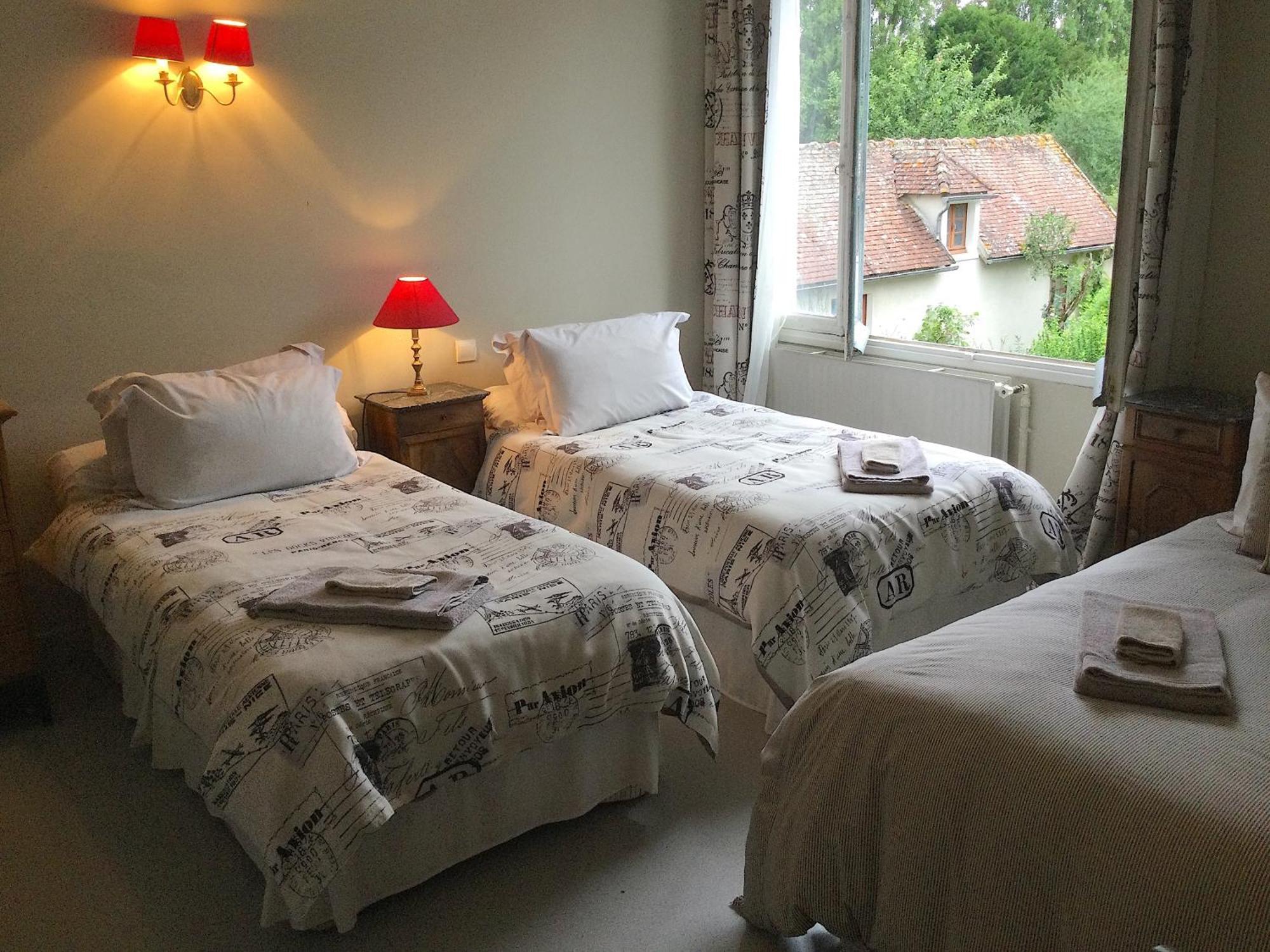 Le Logis B&B  La Trimouille Extérieur photo