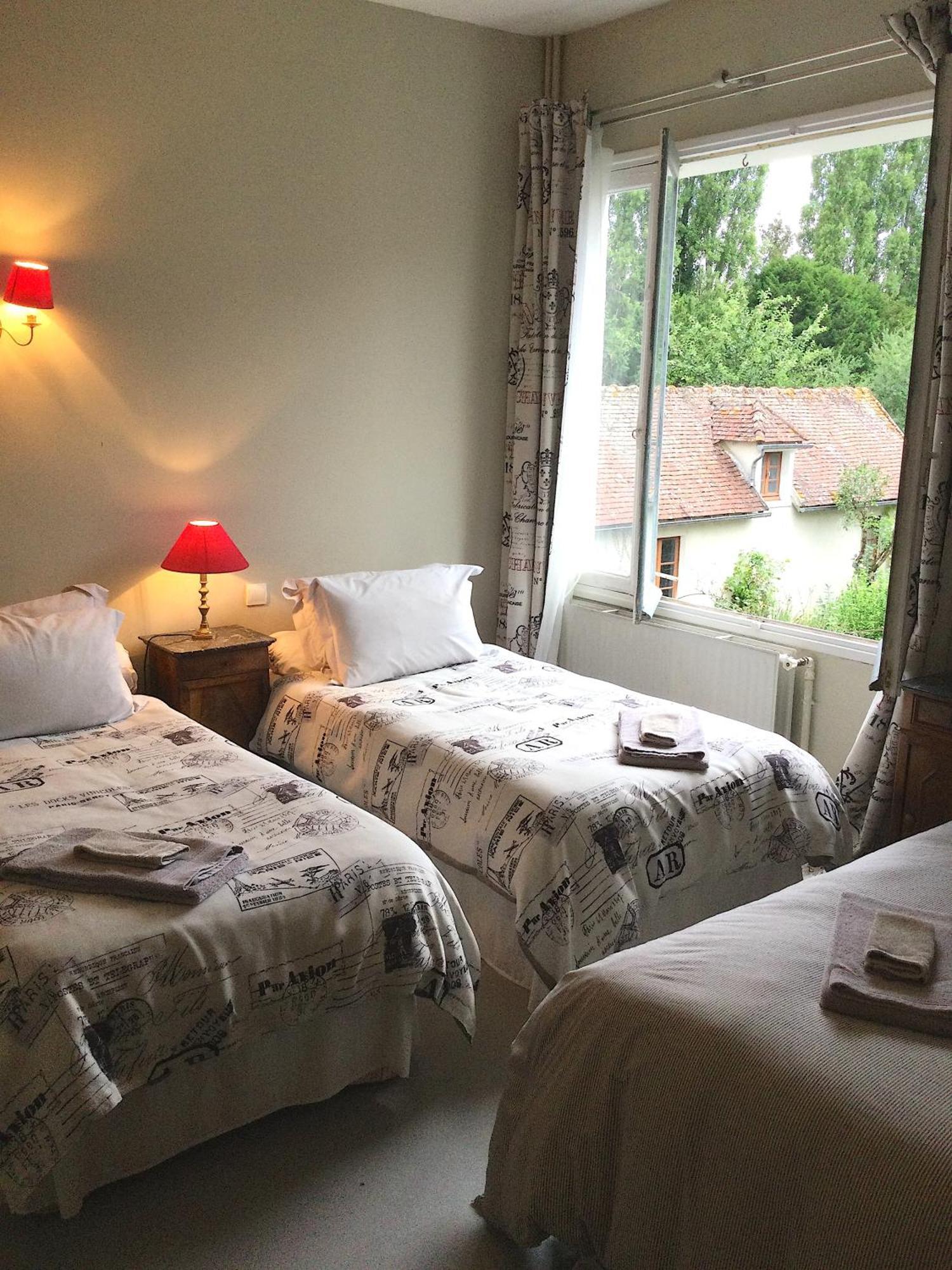 Le Logis B&B  La Trimouille Extérieur photo