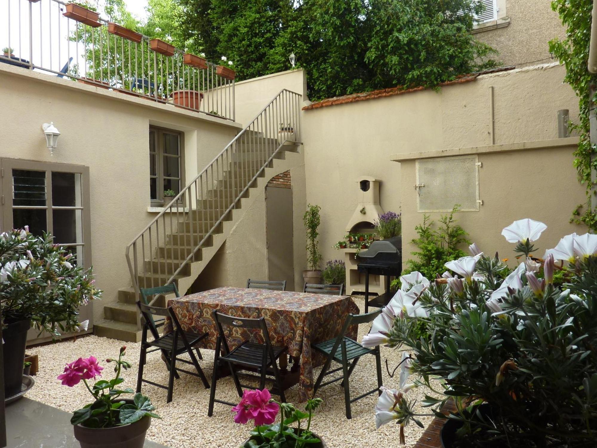 Le Logis B&B  La Trimouille Extérieur photo