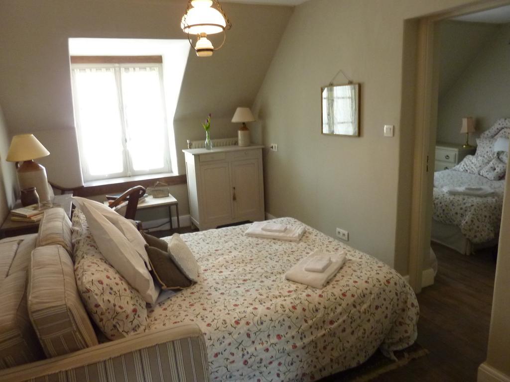Le Logis B&B  La Trimouille Extérieur photo