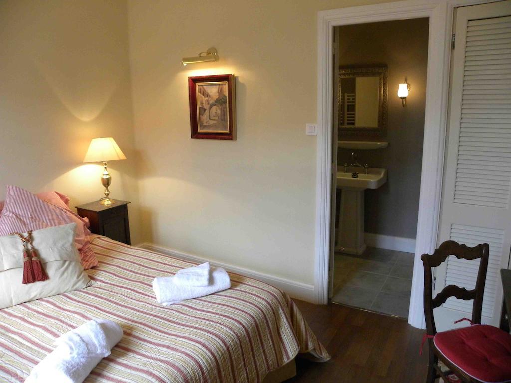 Le Logis B&B  La Trimouille Chambre photo