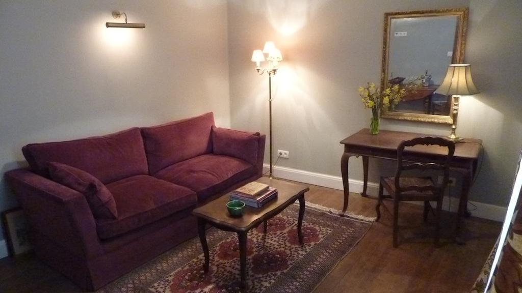 Le Logis B&B  La Trimouille Chambre photo