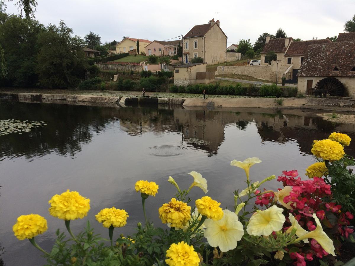 Le Logis B&B  La Trimouille Extérieur photo
